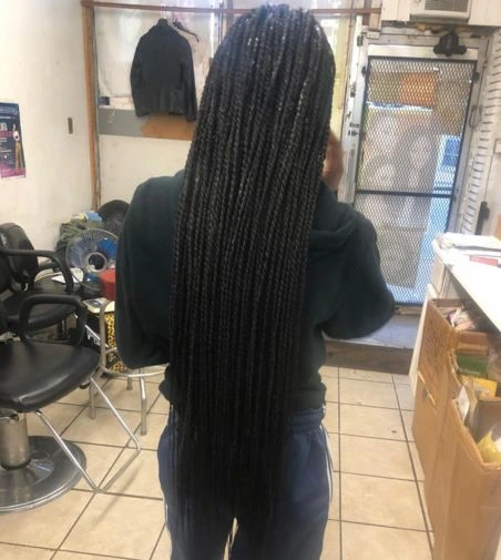 senegalese twist style in friendly hair braiding